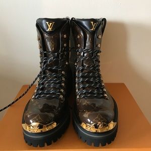 LV OUTLAND ANKLE BOOT